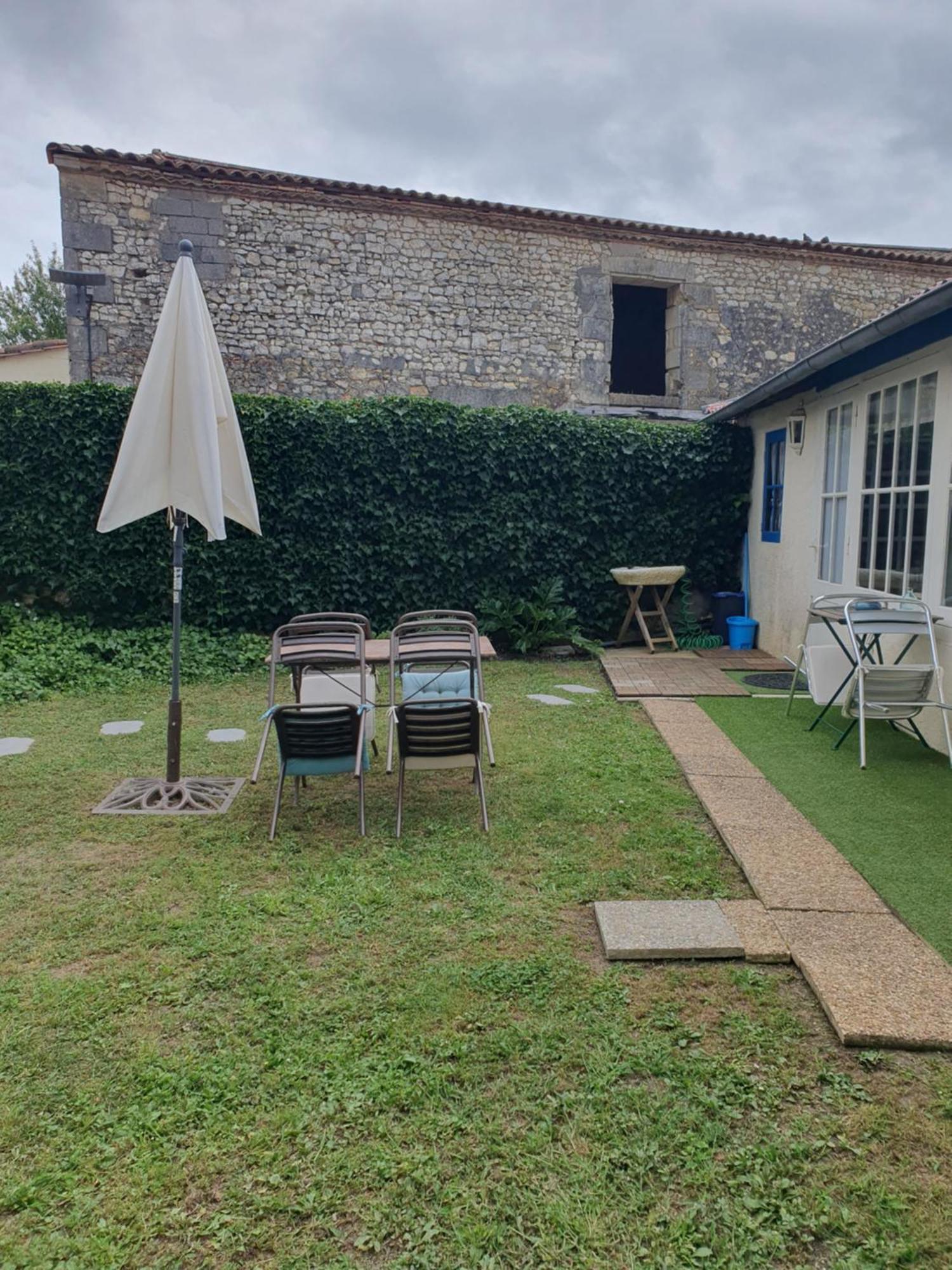La Maison De Jeanne Lesparre Medoc Bagian luar foto